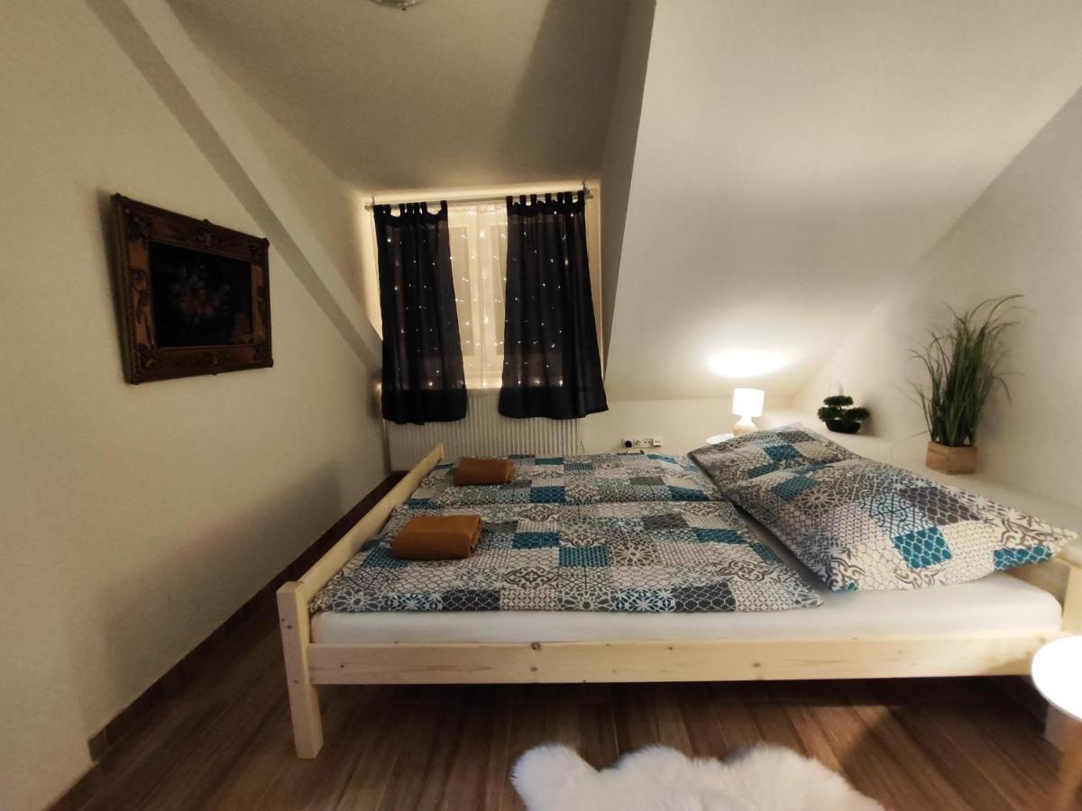 Appartamento Kralovak Králŭv Dvŭr Esterno foto